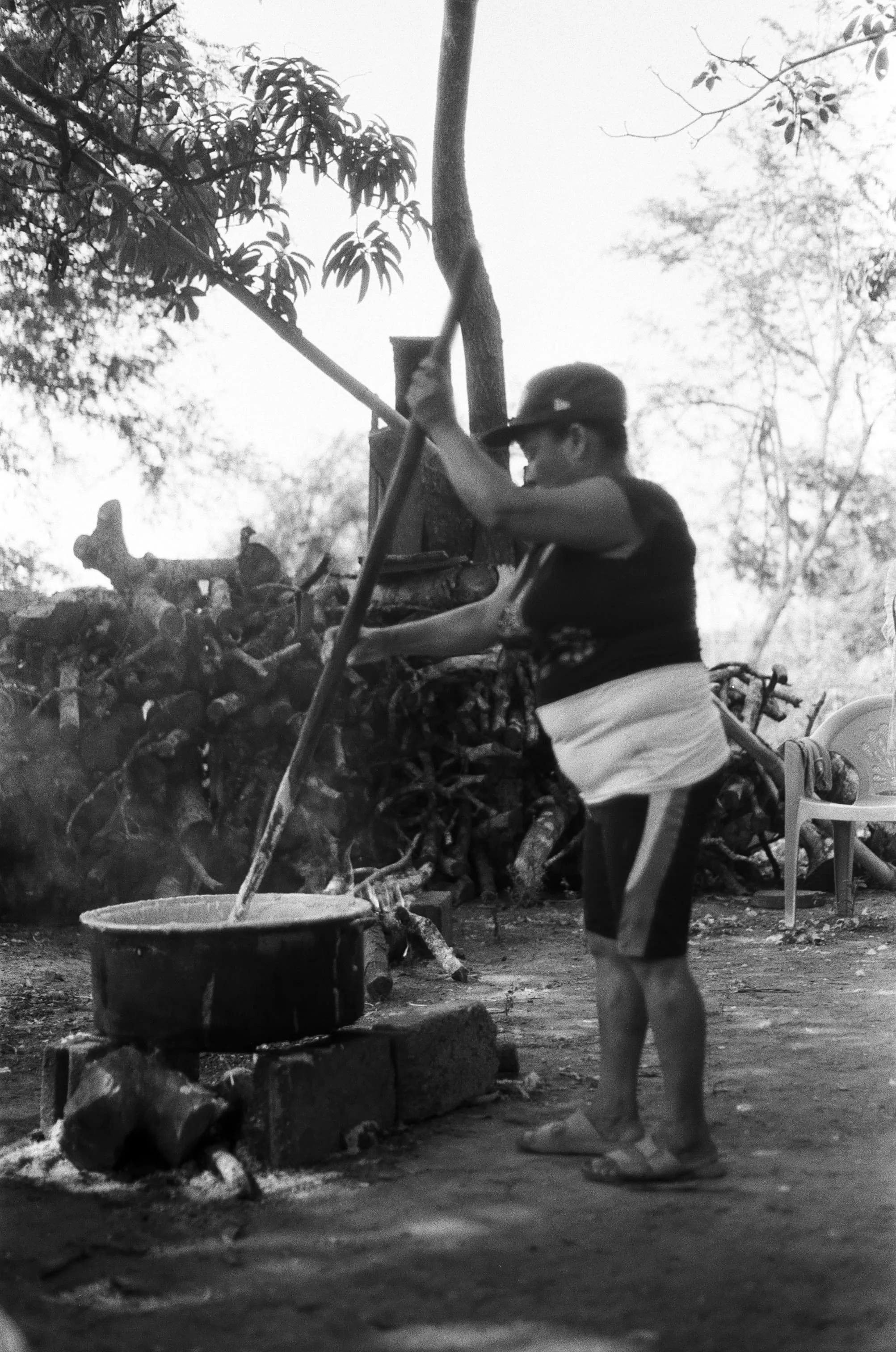 Ana Hernández preparando la comida, Boca de San Miguel, Veracruz, México, 2025