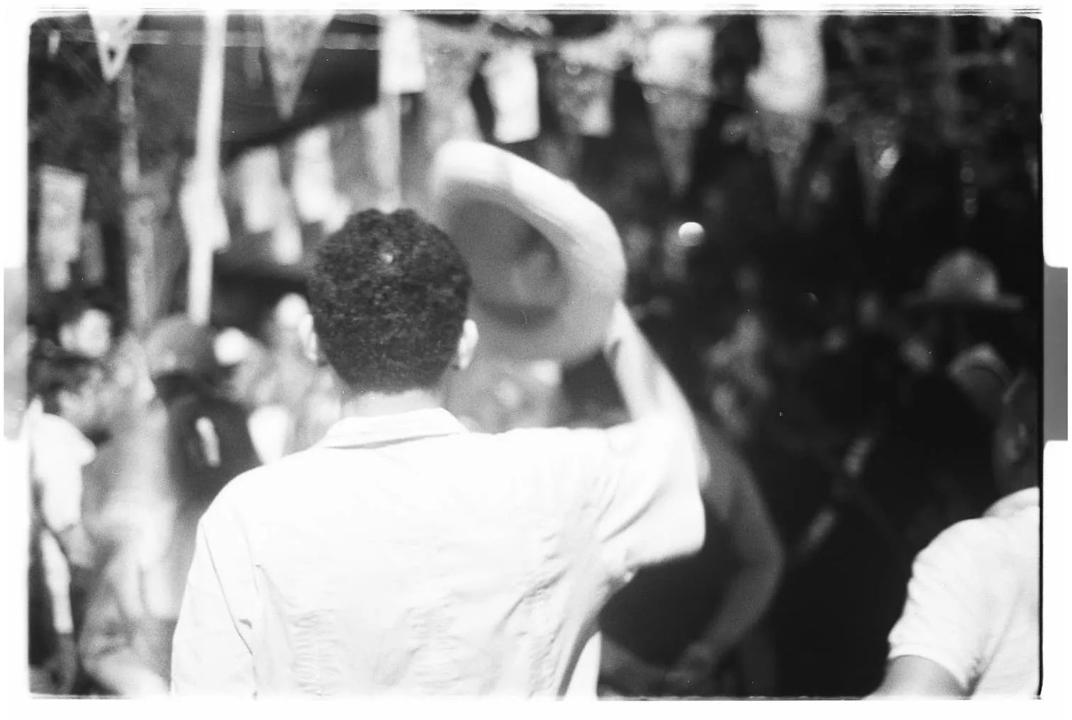 Joxyer Zamudio, un saludo a la tarima en el Fandango para San Juan Bautista, Chacalapa, Veracruz, México, 2023